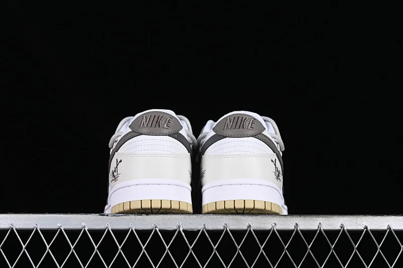 All Categories Nk SB Dunk Series Nk SB Dunk Low Low-top sneakers Nk Dunk Low "Team Gold" Official custom-cracked SB strap low-top casual sneakers DV0833-100